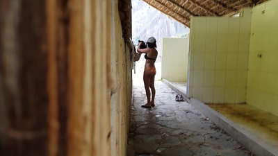 Seks pod prysznicem i porno w łazience